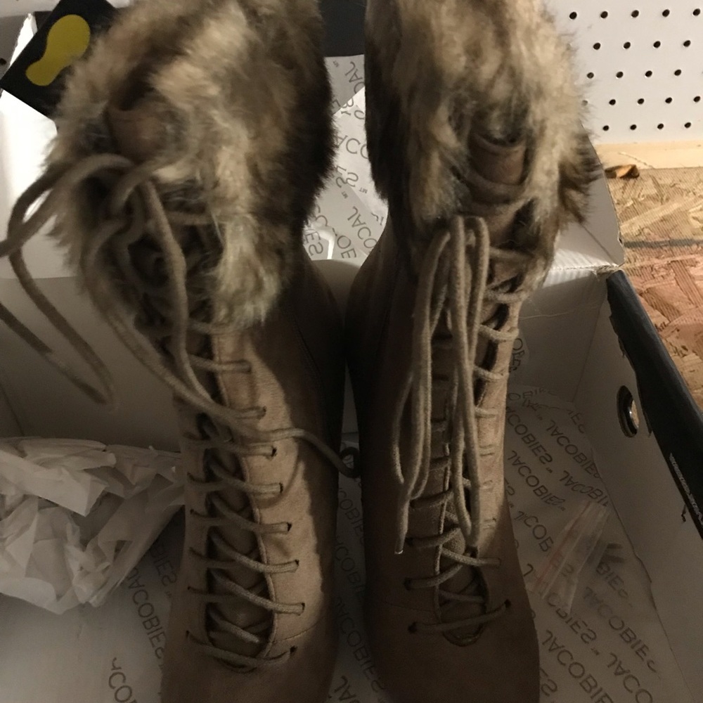 👢 Faux Fur Booties👢 - Picture 4 of 6